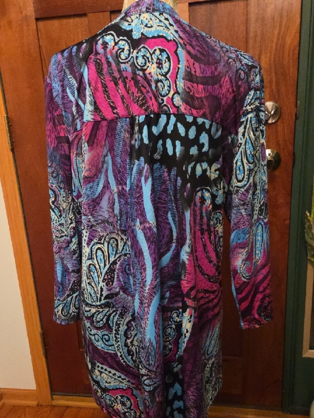 1X Women's Multicolor Printed Tunic Top - 3/4 Sleeve - Picture 3 of 6